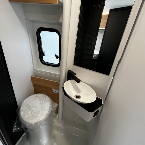 Antoine Caravanes et Camping Car TWIN EDITION 640 SLB Adria
